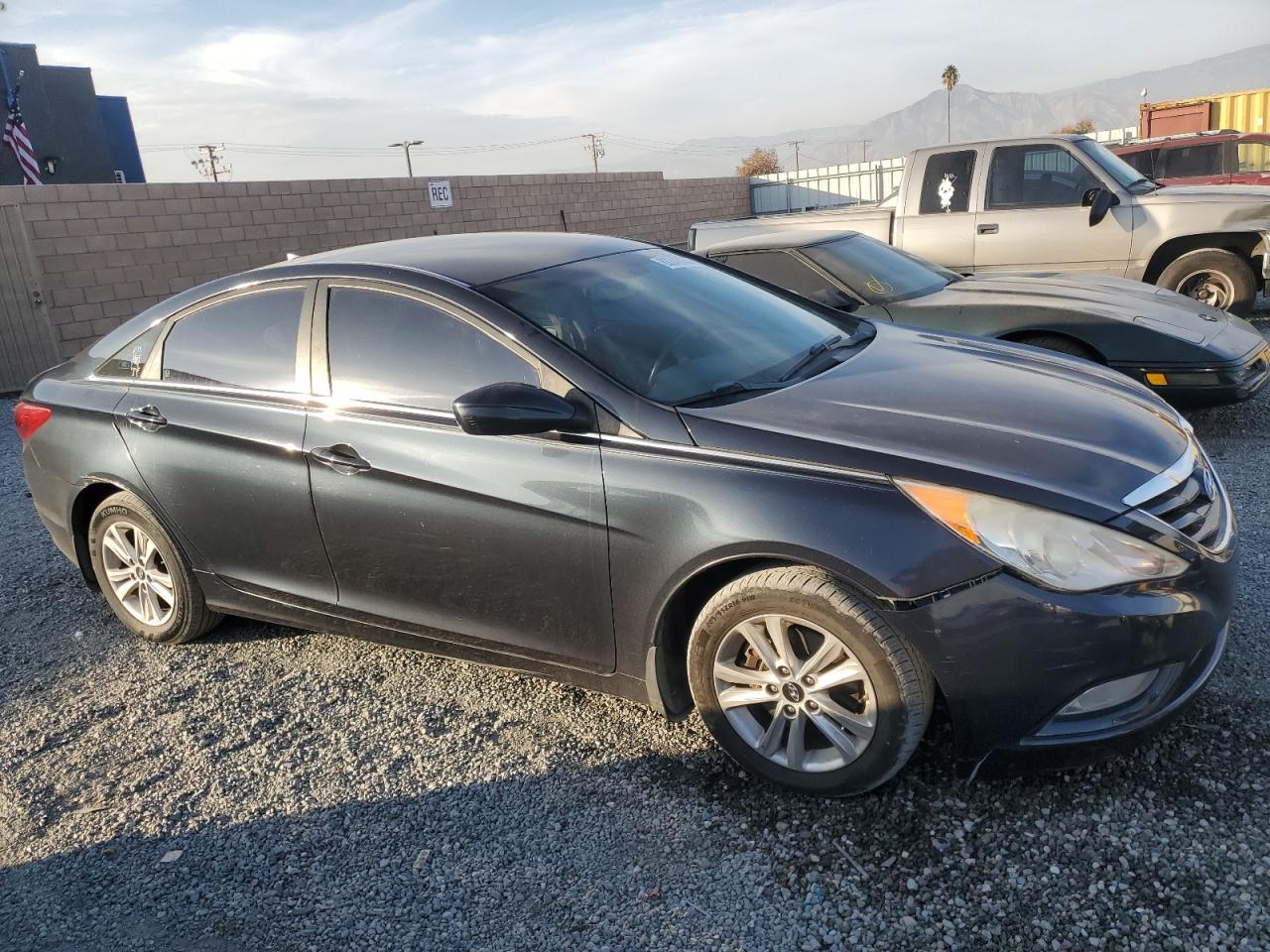 2013 Hyundai Sonata - Image 4