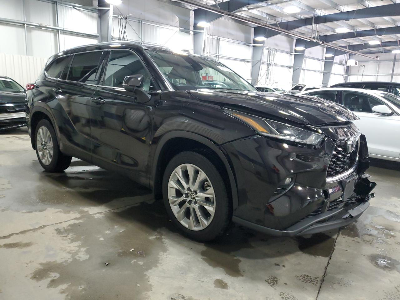 2021 Toyota Highlander - Image 4