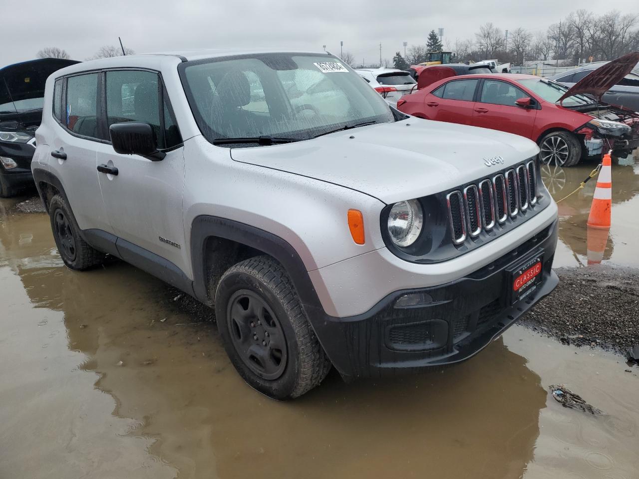 VIN ZACCJBAB7JPJ56860 2018 JEEP RENEGADE no.4