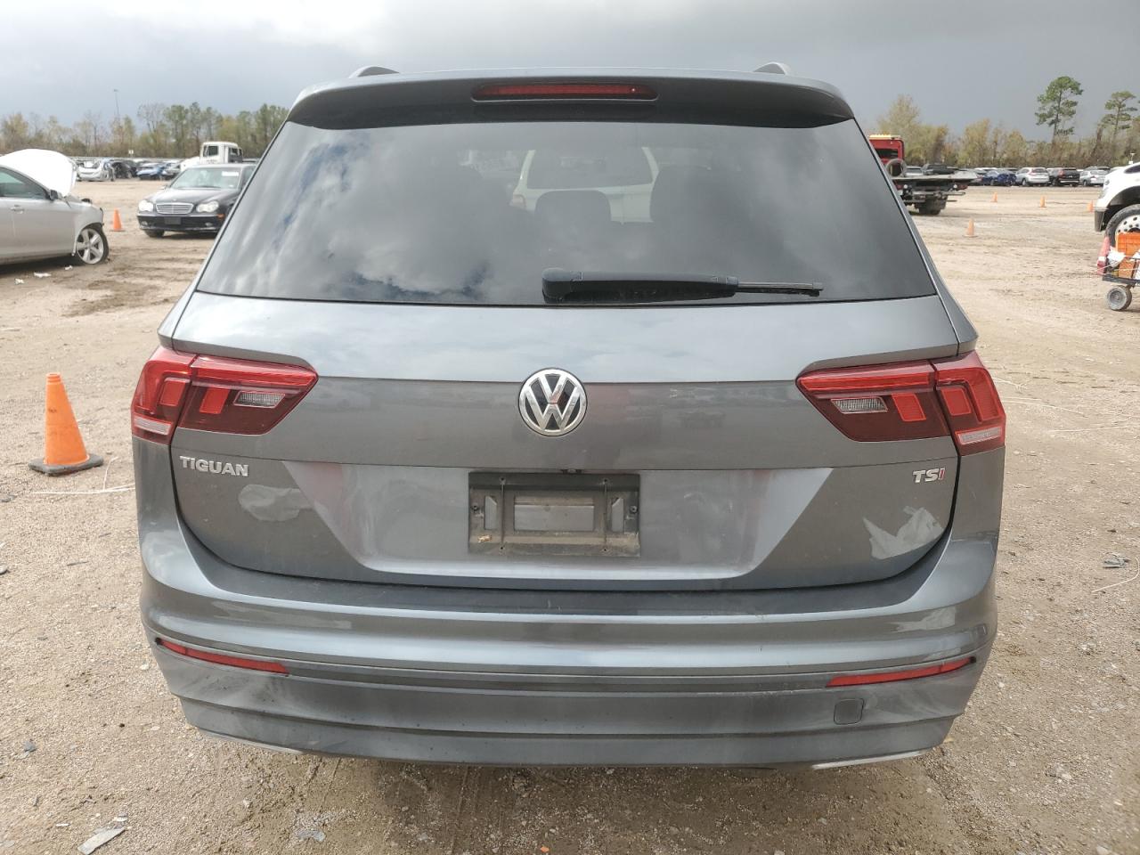 VIN 3VV1B7AXXJM010263 2018 VOLKSWAGEN TIGUAN no.6