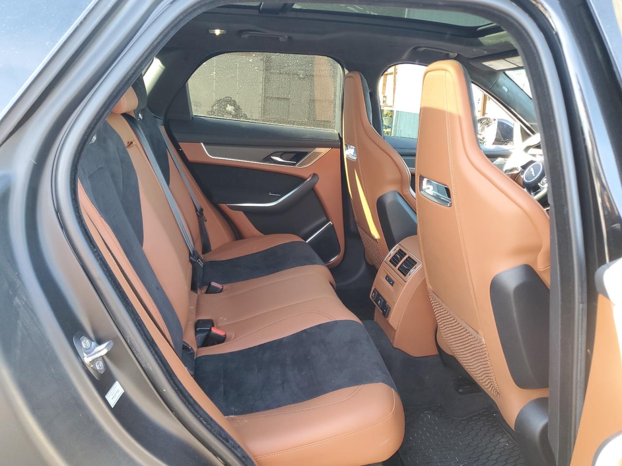 2022 Jaguar F-Pace - Image 11