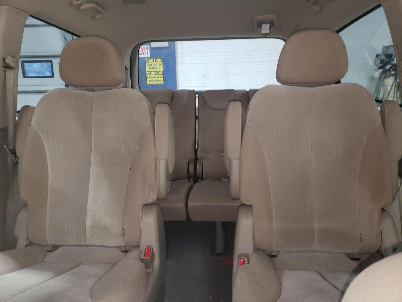 2014 Kia Sedona - Image 10