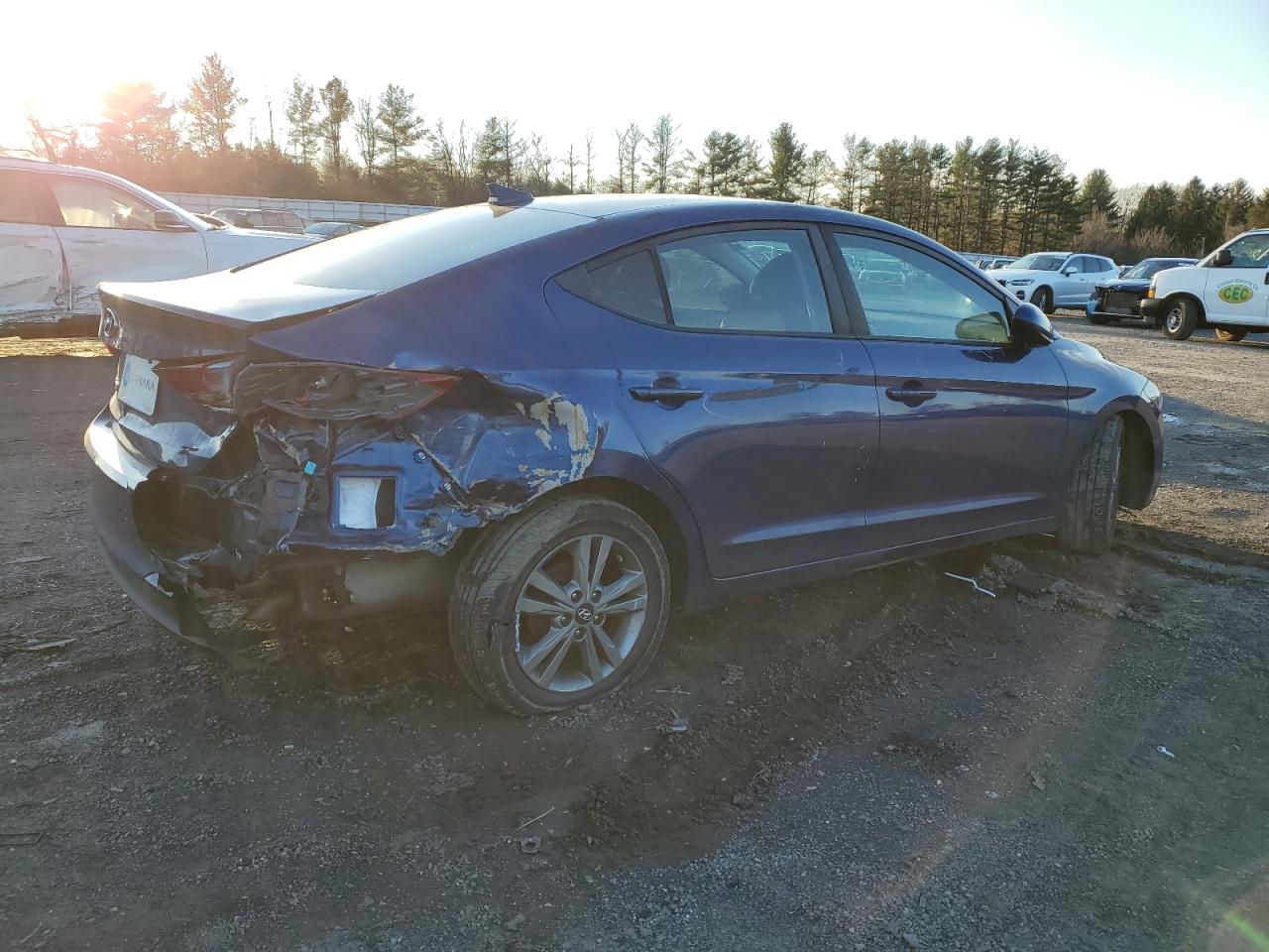 2017 Hyundai Elantra - Image 3