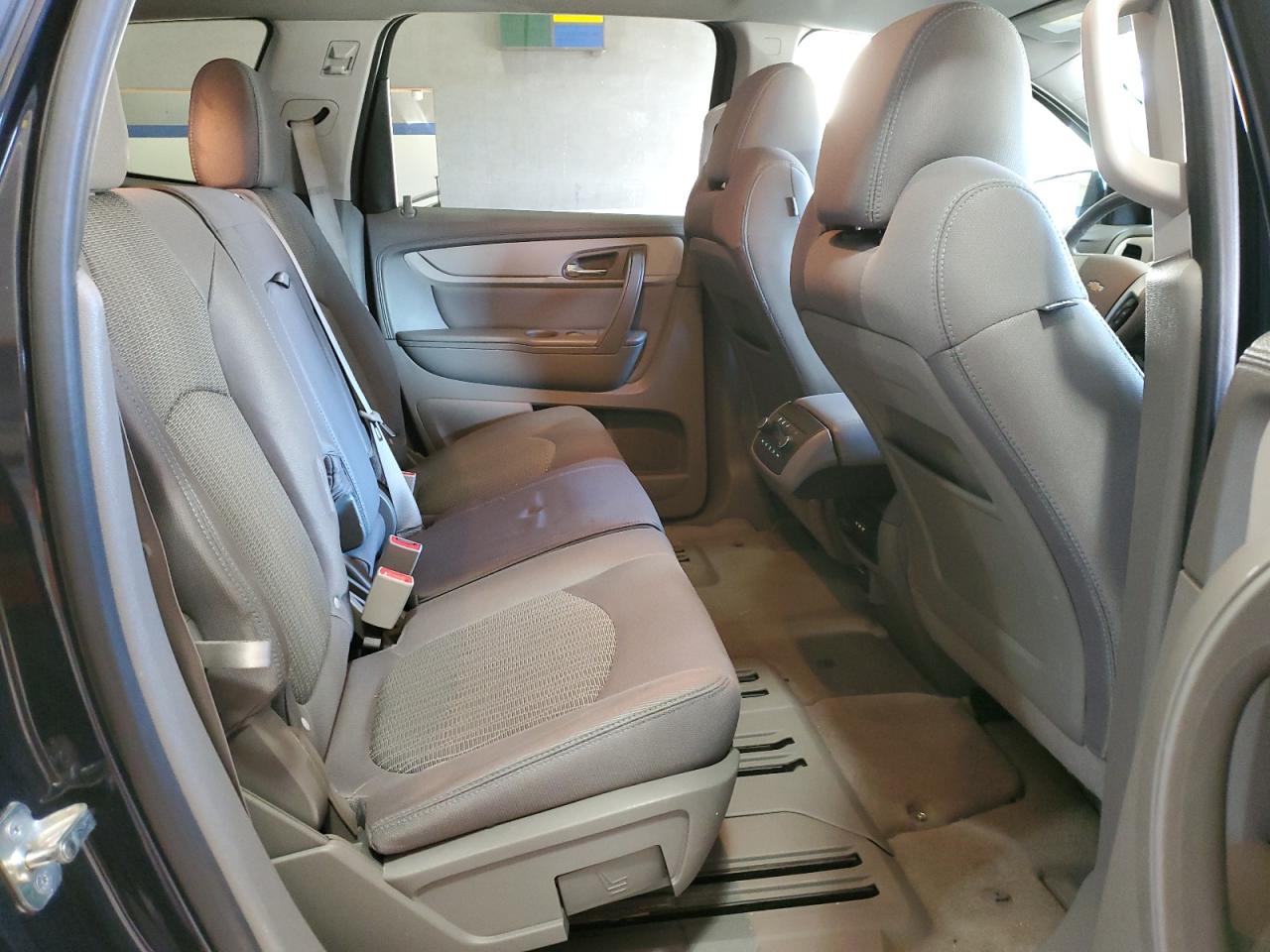 2015 Chevrolet Traverse - Image 11