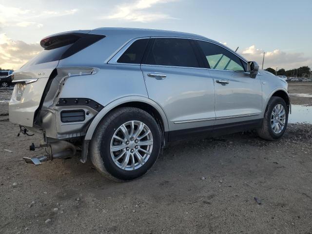  CADILLAC XT5 2017 Серебристый