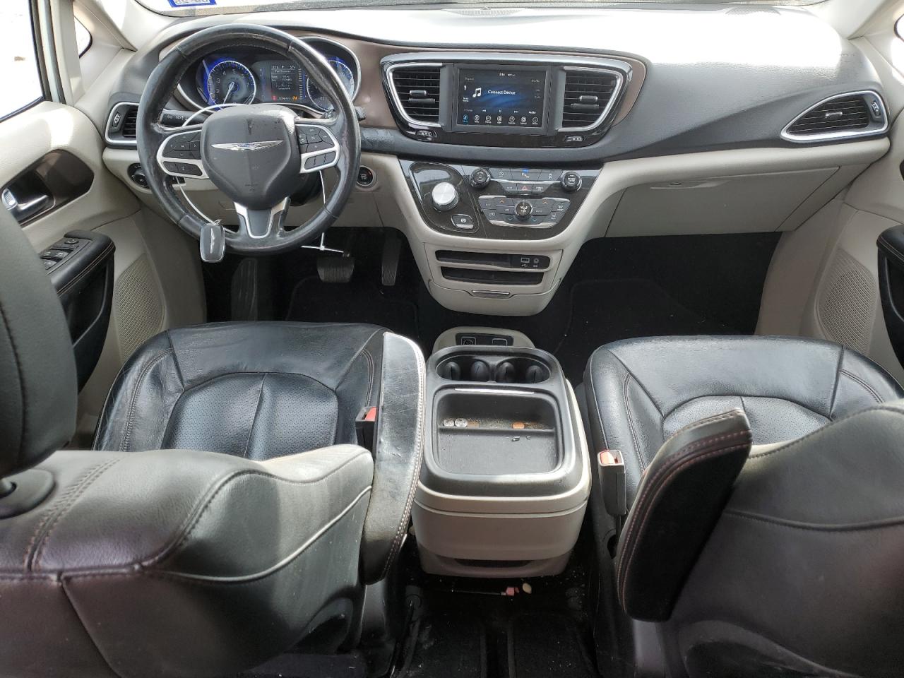 2019 Chrysler Pacifica - Image 8
