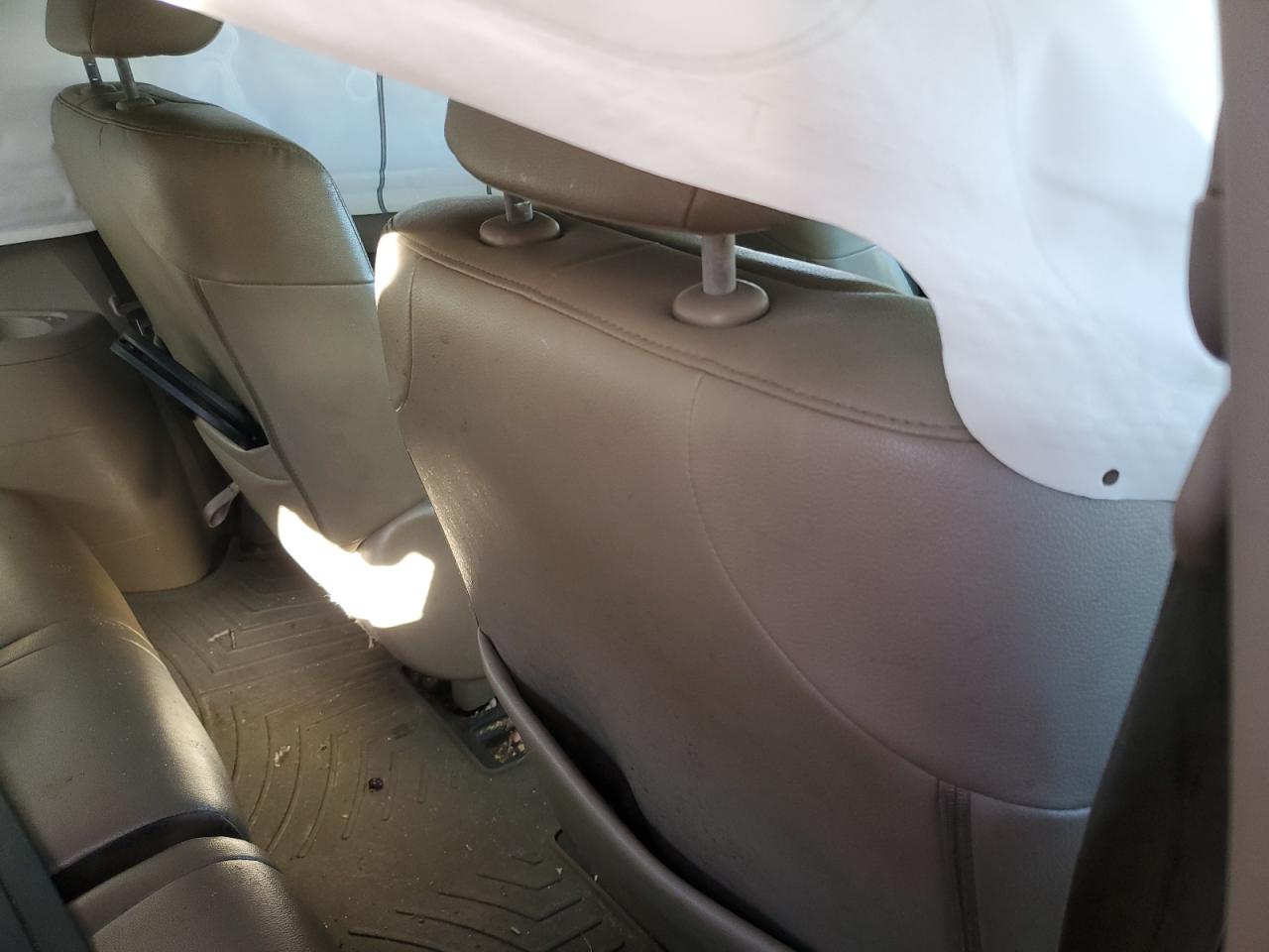 2015 Honda Odyssey - Image 10