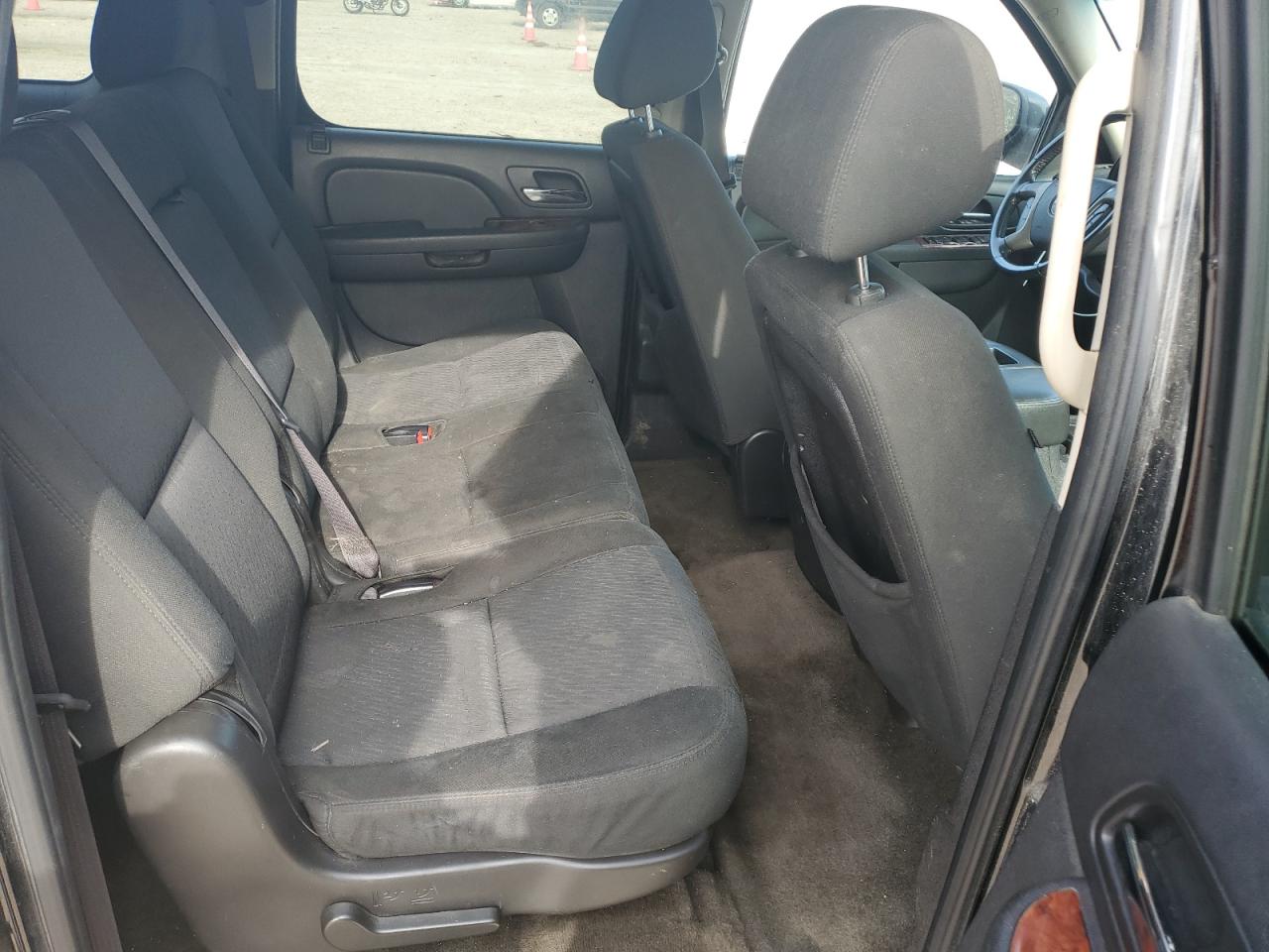 2011 GMC Yukon Xl K1500 Sle VIN: 1GKS2HE32BR387917 Lot: 84555074