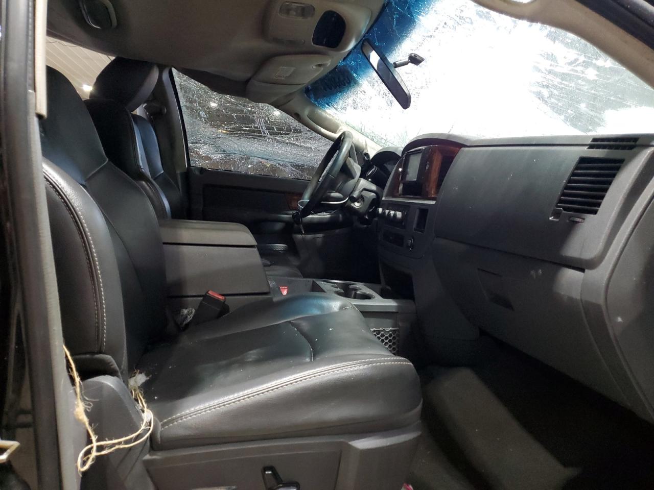 2006 Dodge RAM - Image 7
