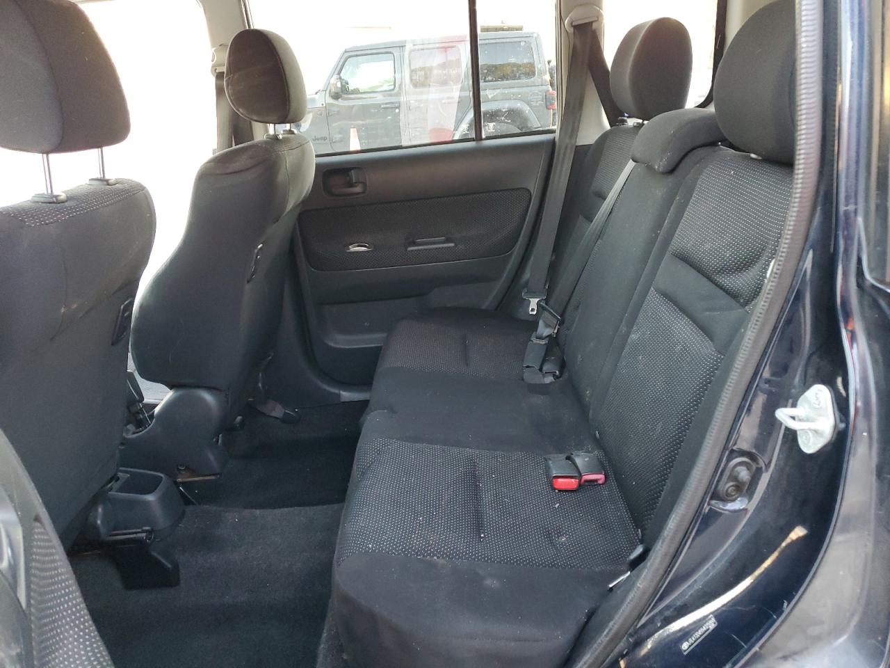 2005 Scion xB - Image 9