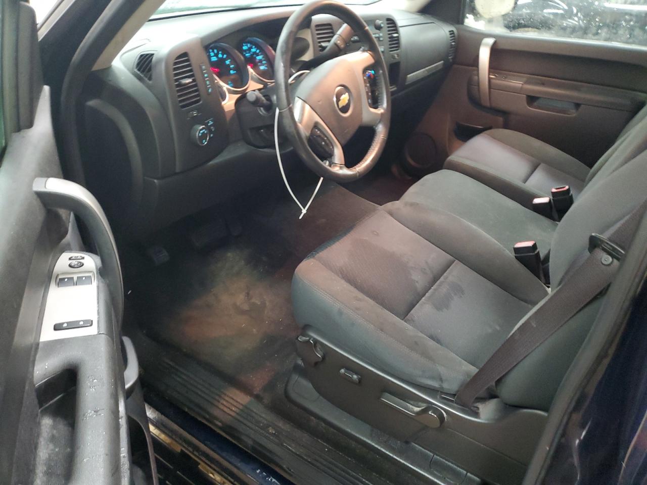 2011 Chevrolet Silverado - Image 8