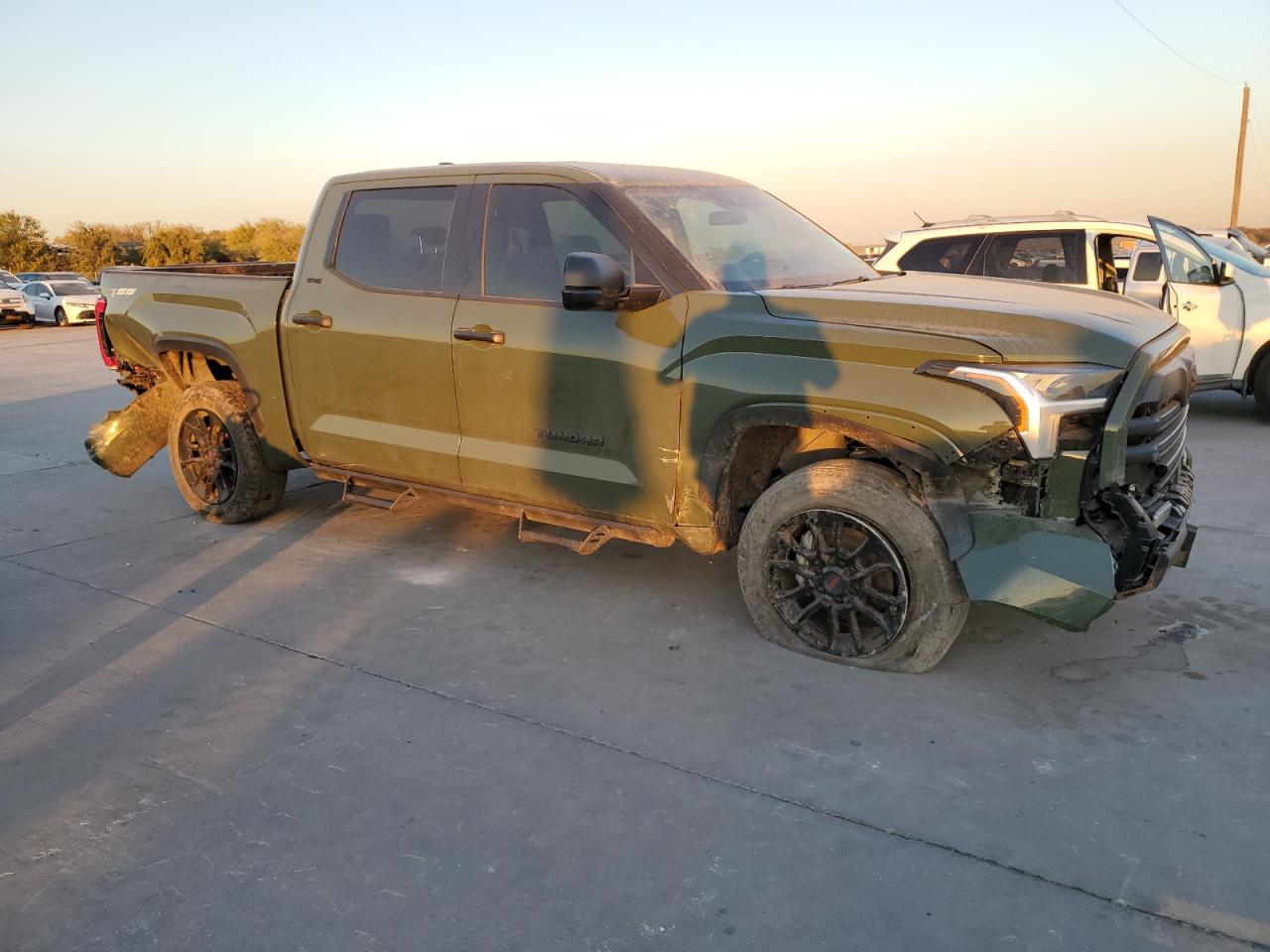 2023 Toyota Tundra - Image 4