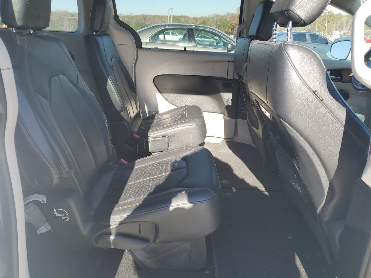 2018 Chrysler Pacifica - Image 11