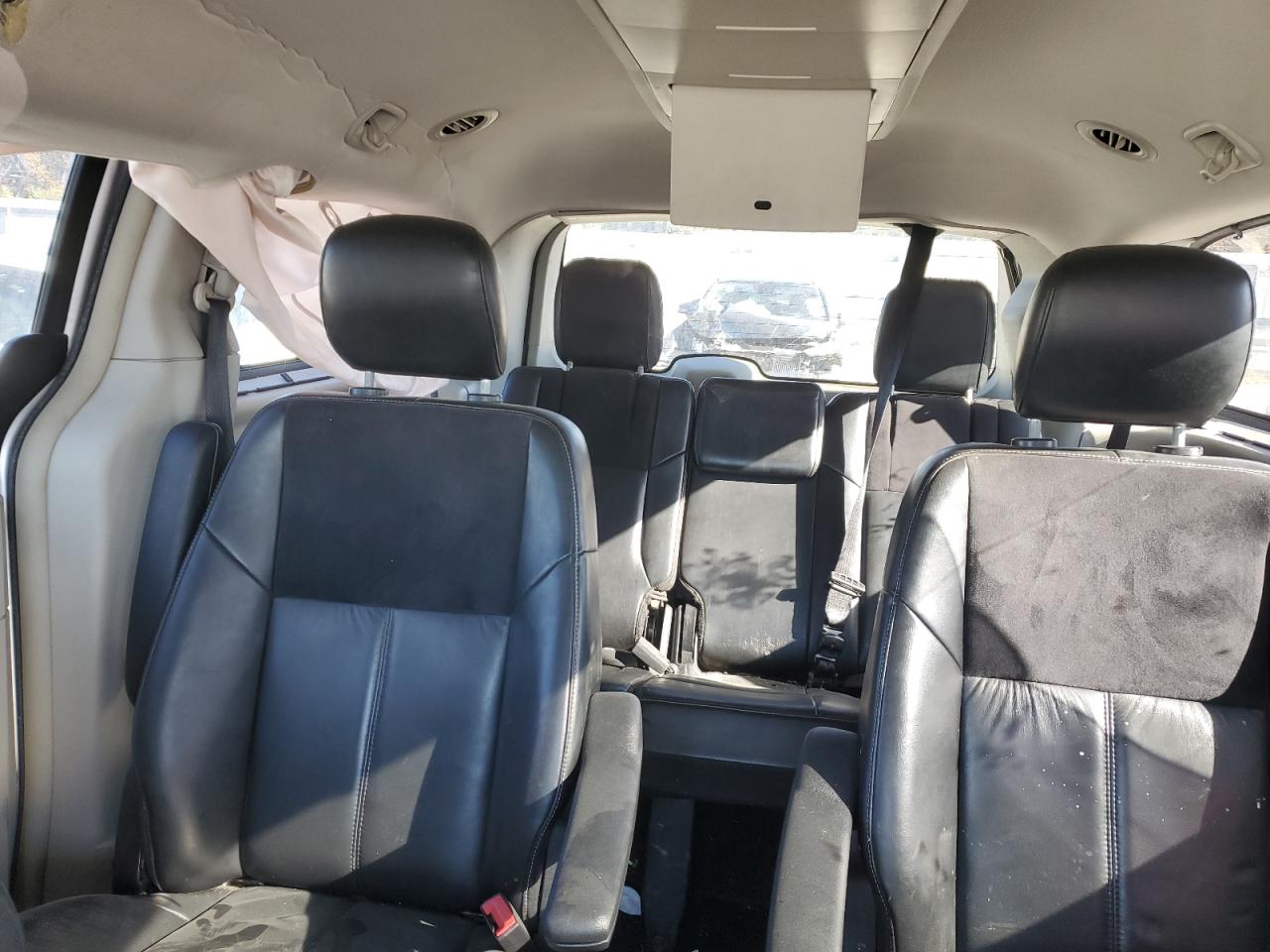 2011 Chrysler Town & Country Limited VIN: 2A4RR6DG8BR640385 Lot: 83048694