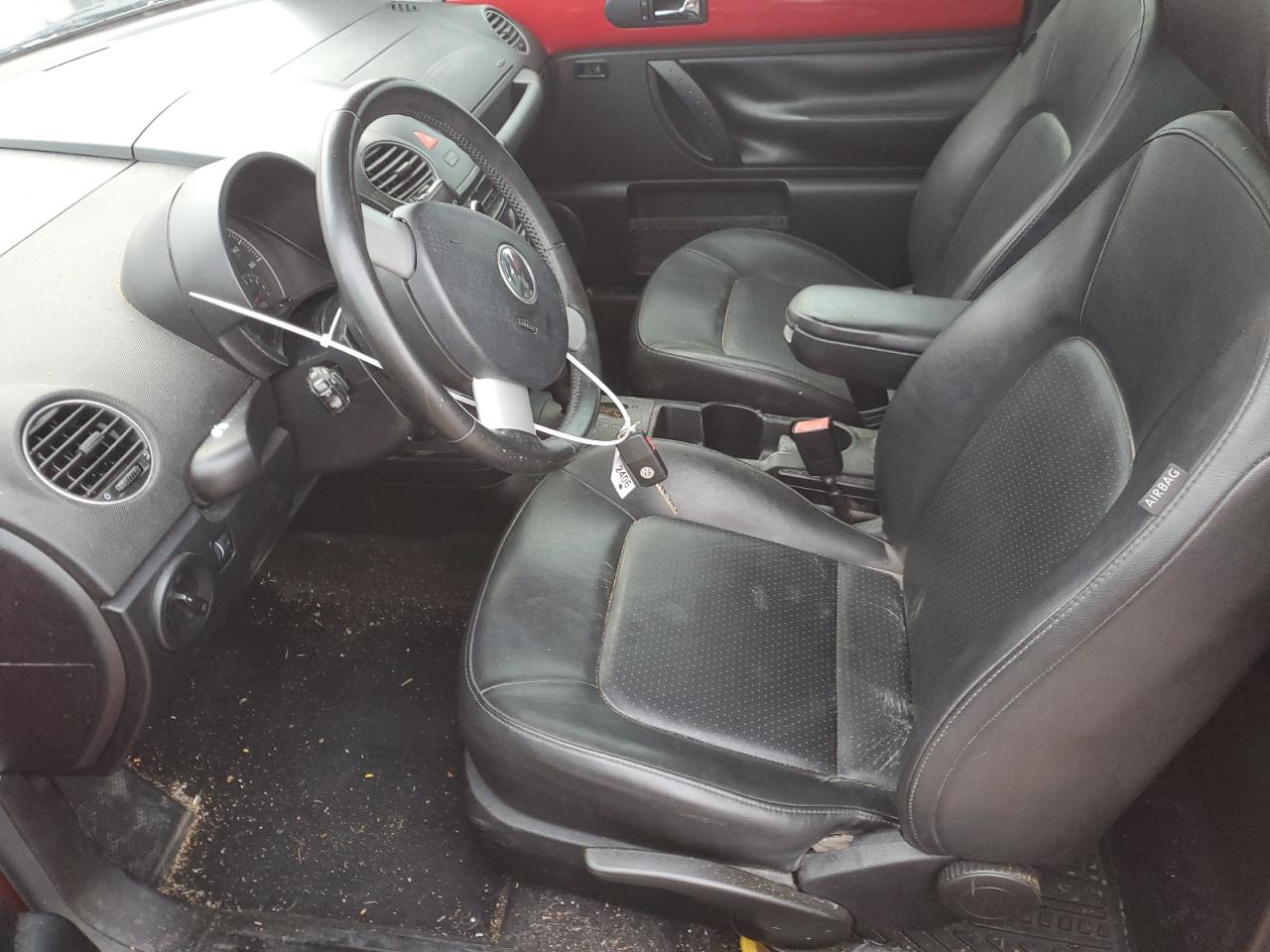 2010 Volkswagen Beetle - Image 7