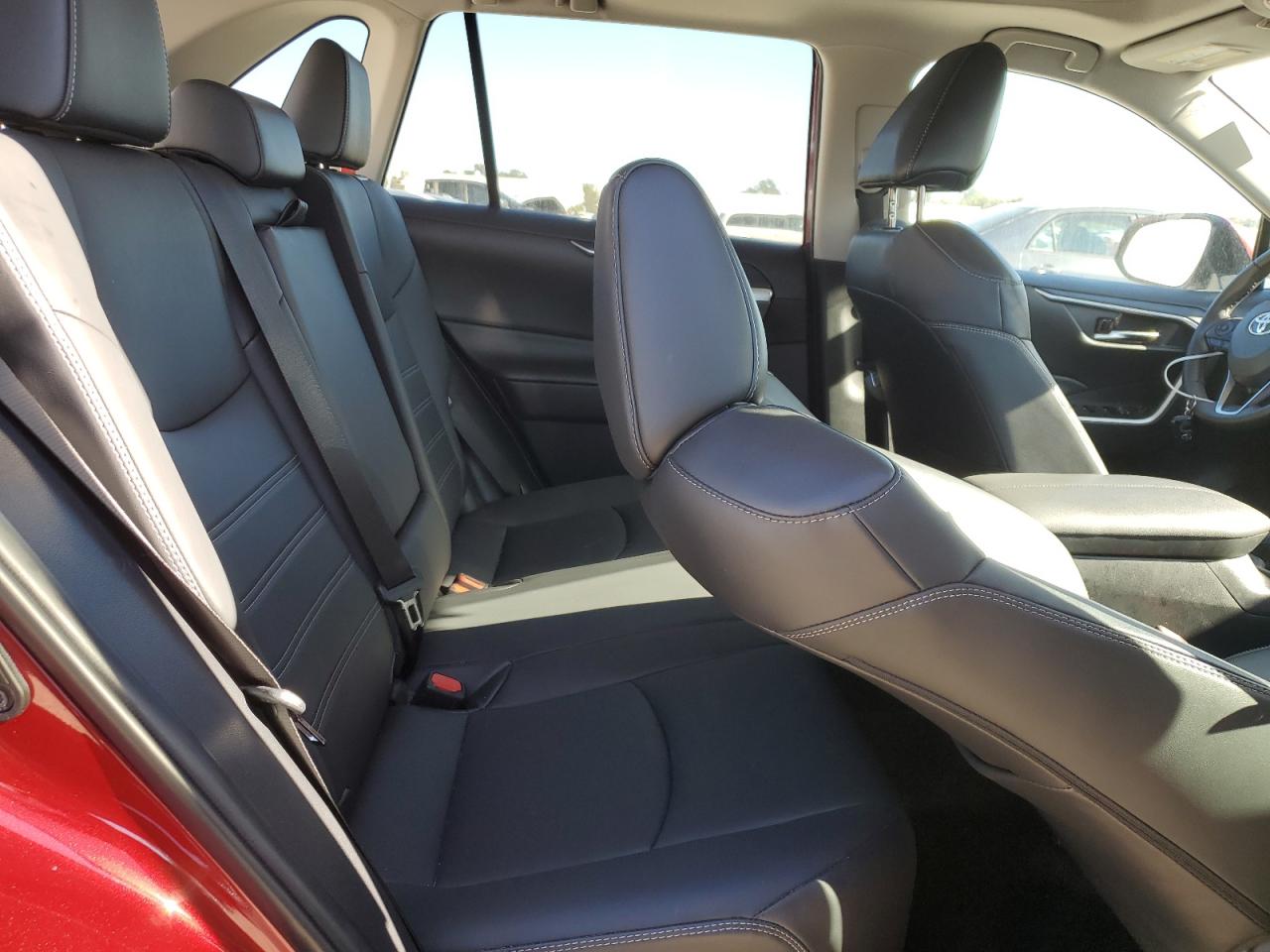 2020 Toyota RAV 4 - Image 11