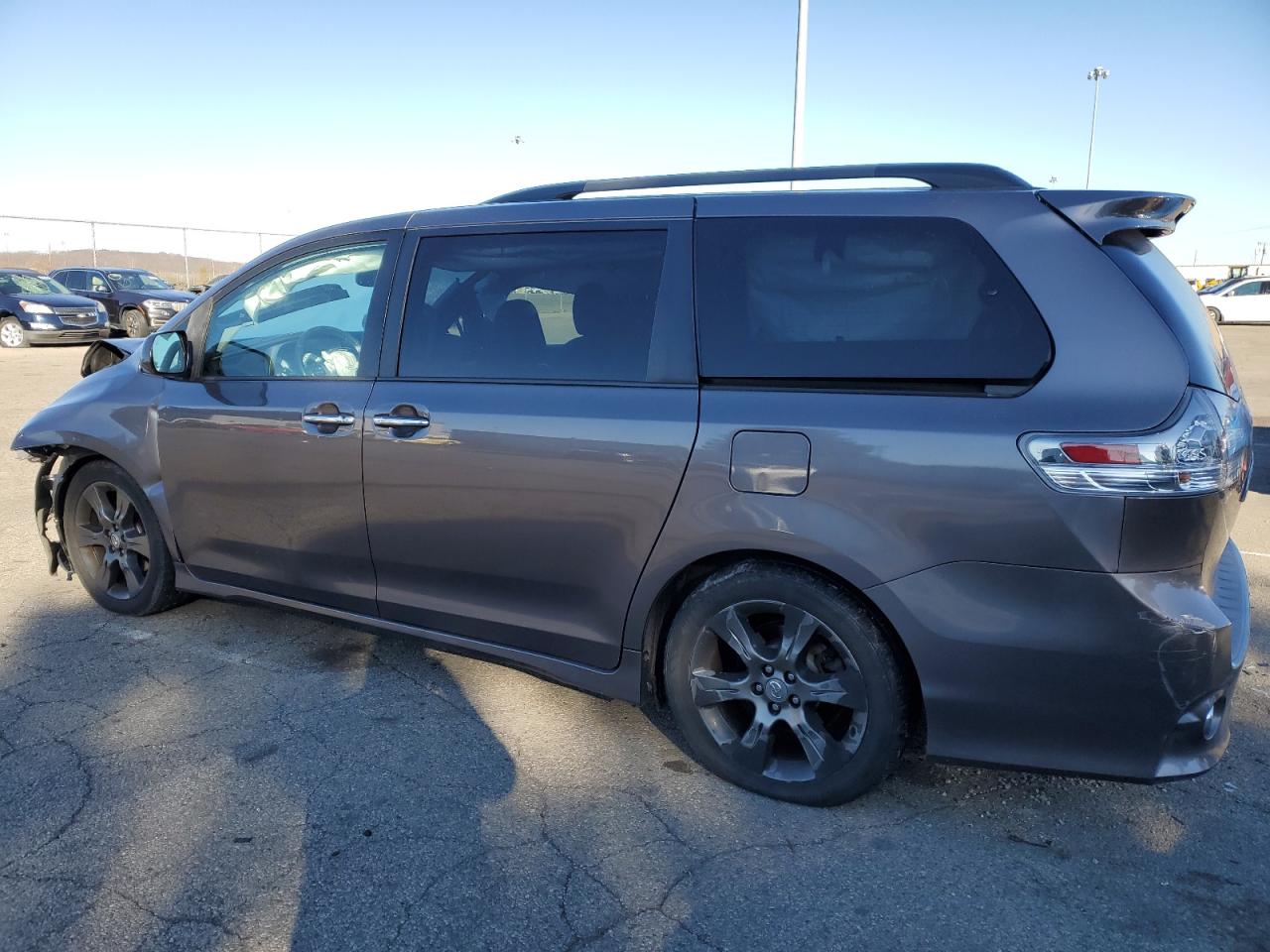 VIN 5TDXK3DC5GS733733 2016 TOYOTA SIENNA no.2