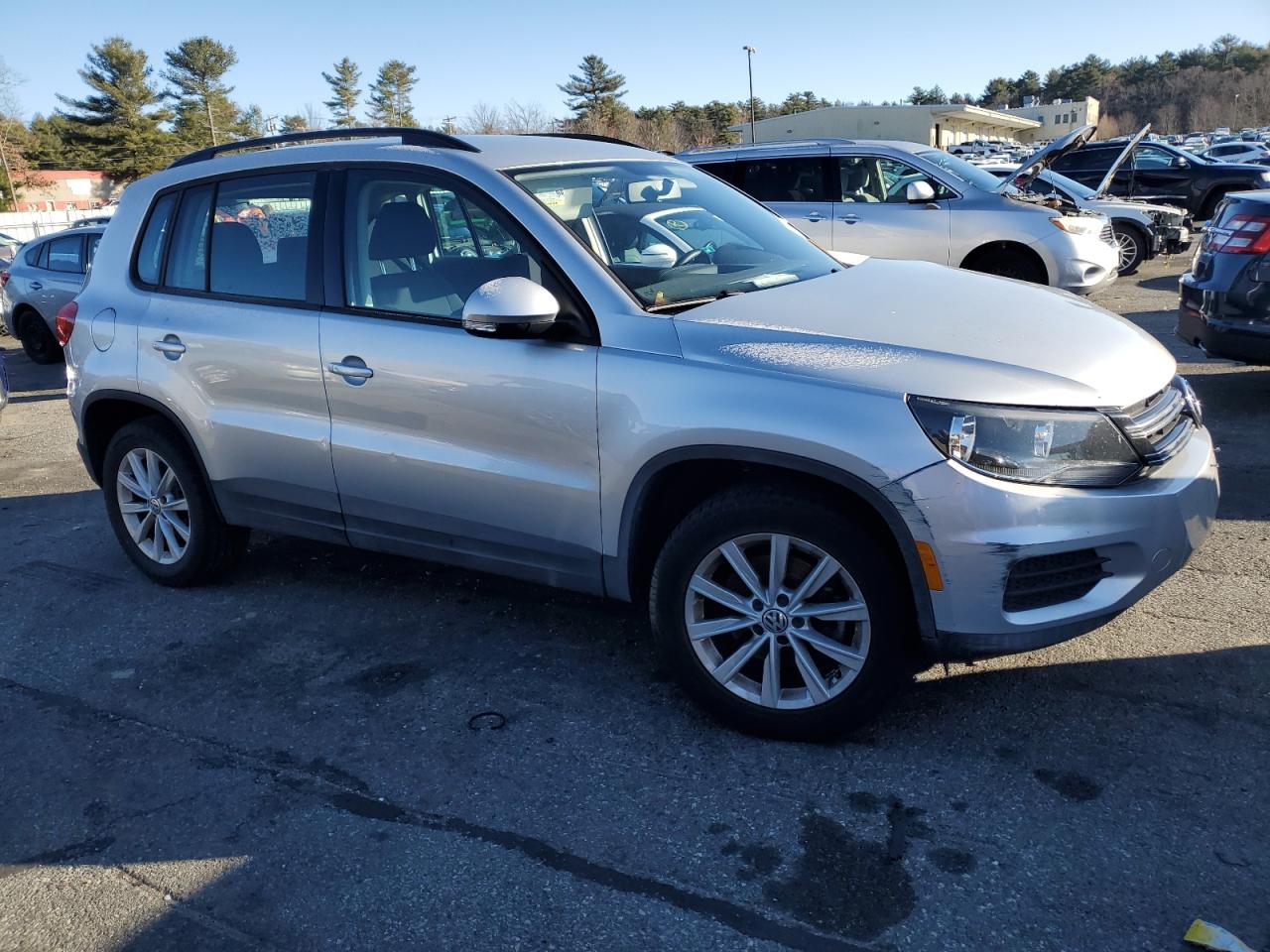 2018 Volkswagen Tiguan - Image 4