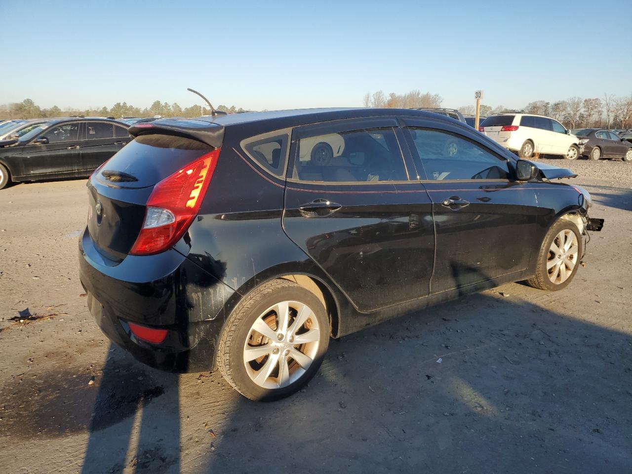 VIN KMHCU5AE9DU117966 2013 HYUNDAI ACCENT no.3