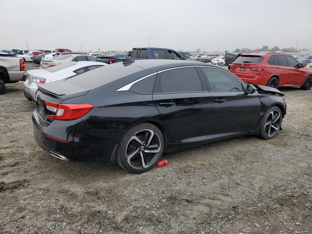 VIN 1HGCV1F33JA033027 2018 HONDA ACCORD no.3