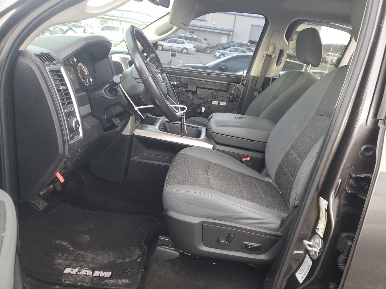 2016 RAM 1500 - Image 7