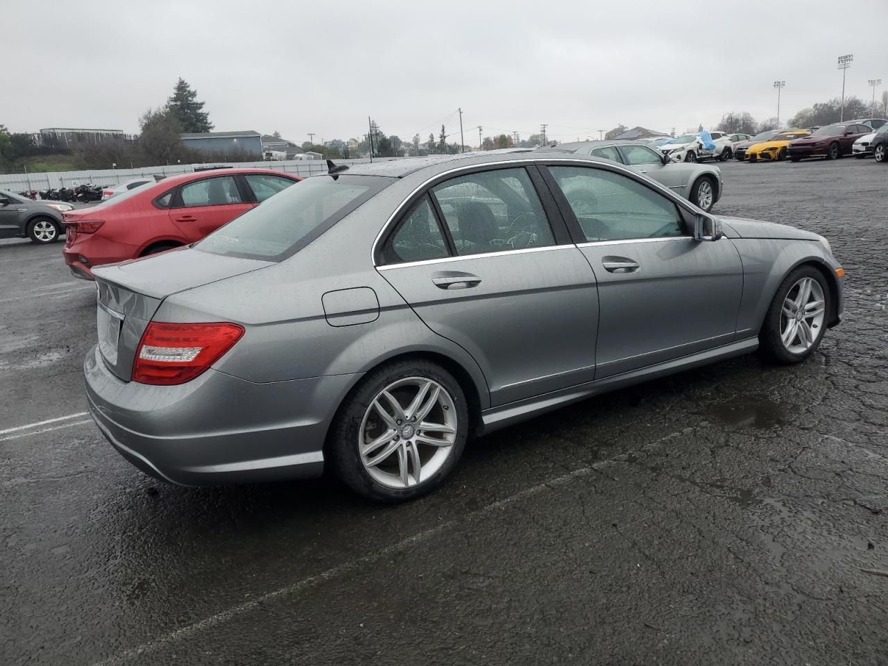 VIN WDDGF4HB8DA763819 2013 MERCEDES-BENZ C-CLASS no.3