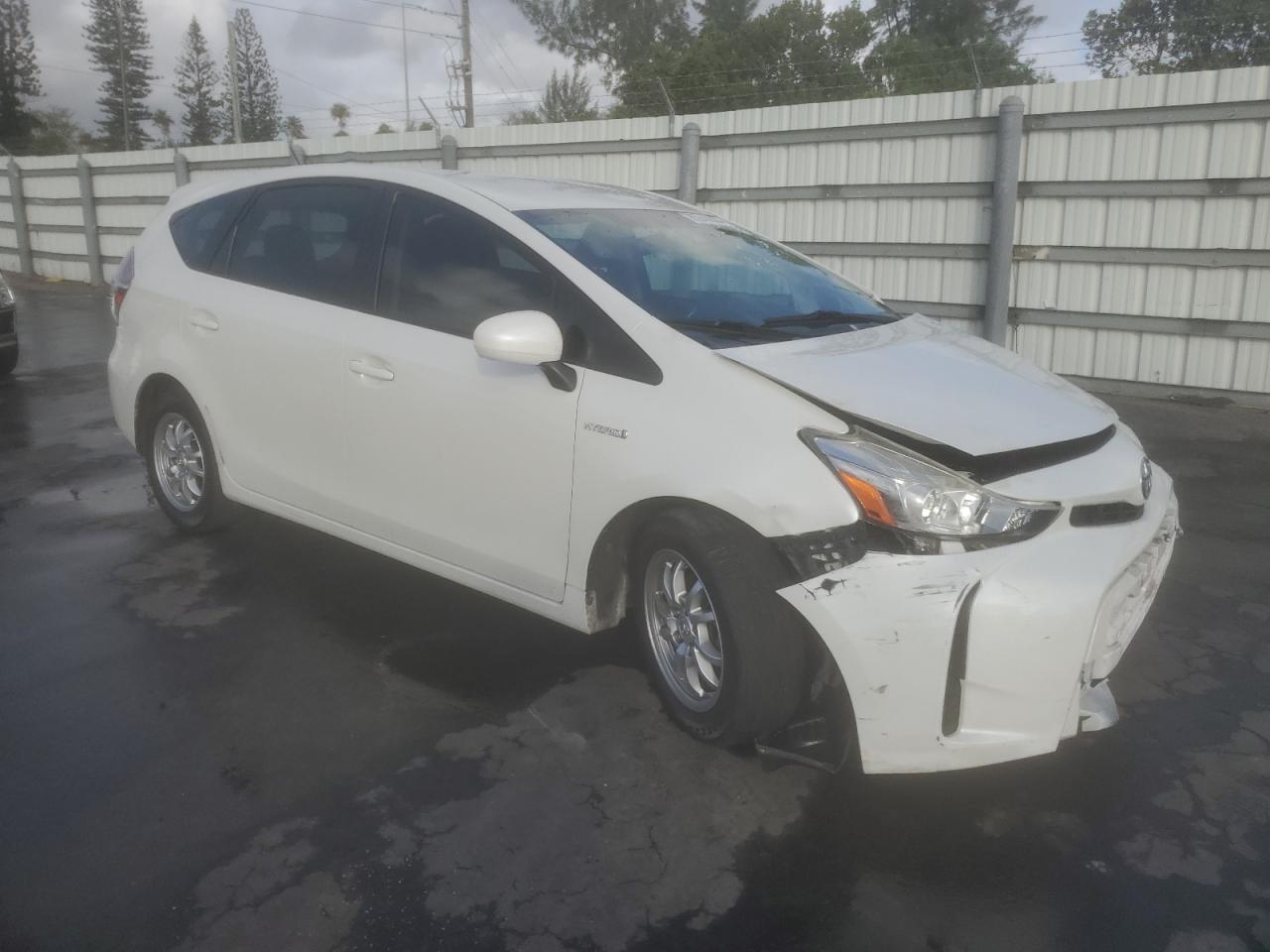 2015 Toyota Prius - Image 4