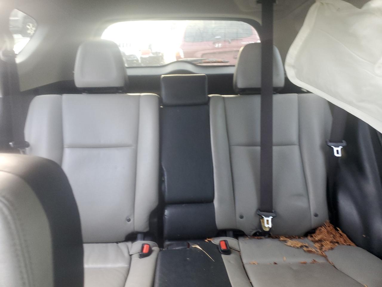 2017 Toyota RAV 4 - Image 10