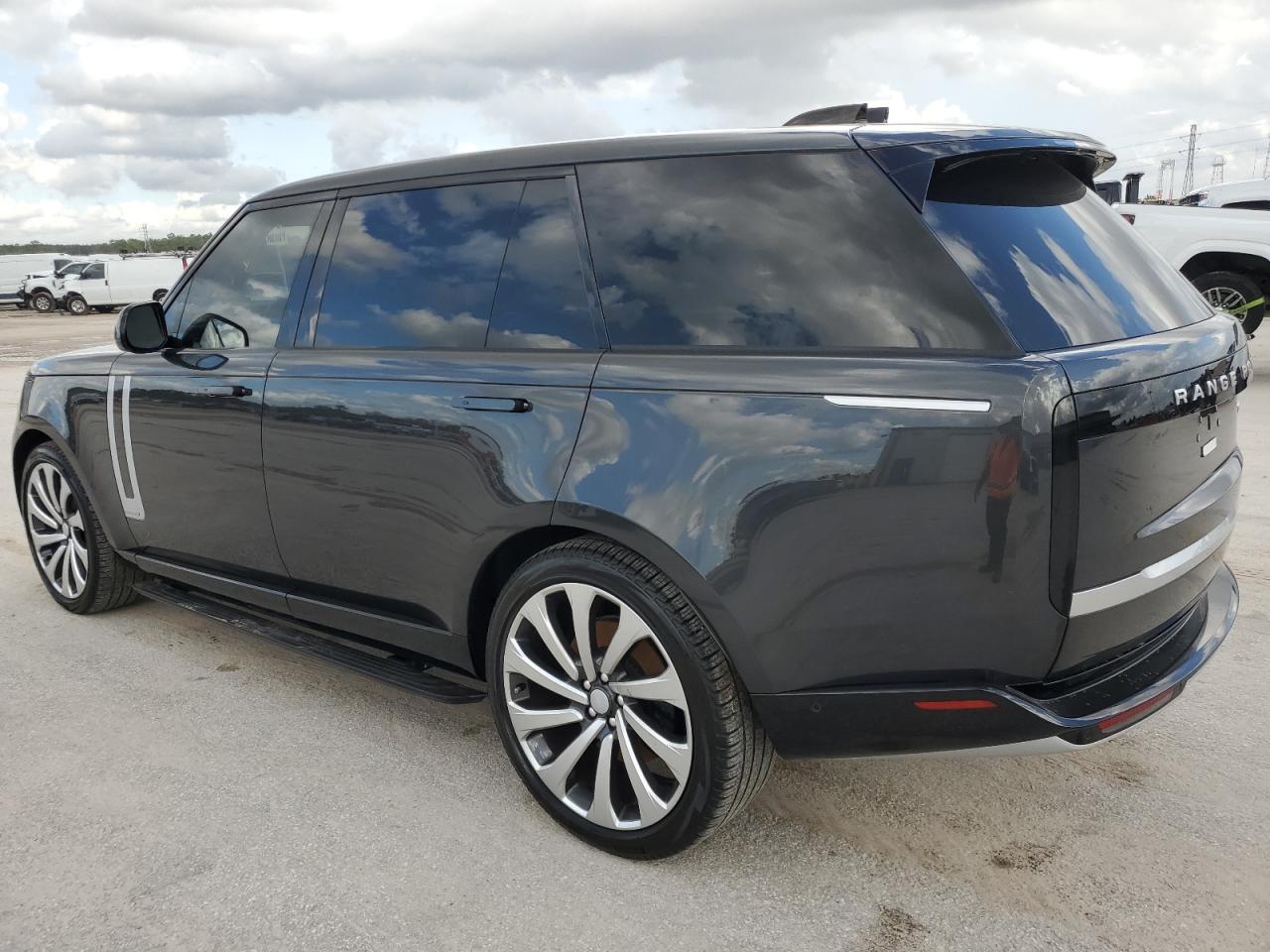 2023 Land Rover Range Rover - Image 2