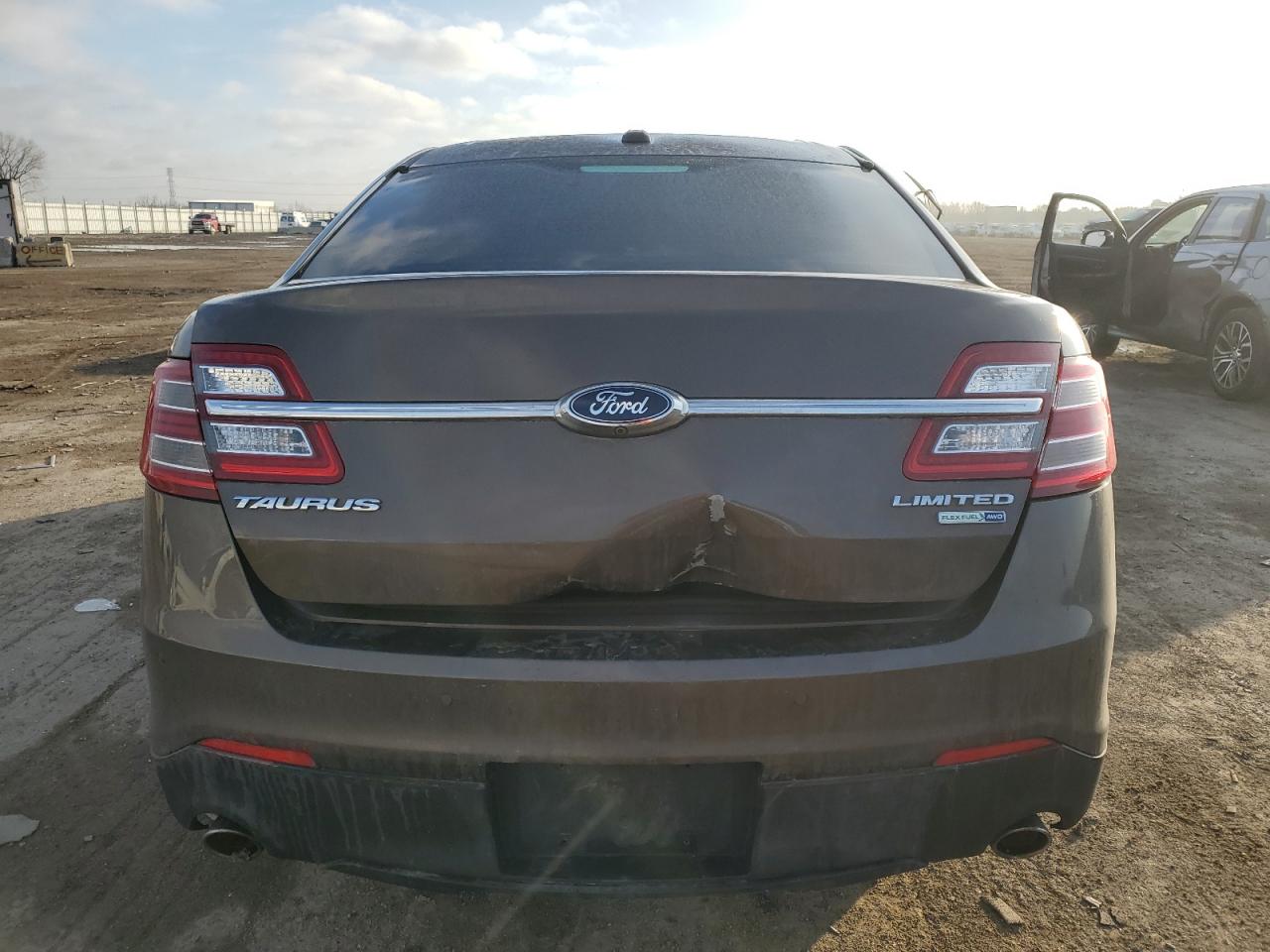 2015 Ford Taurus - Image 6