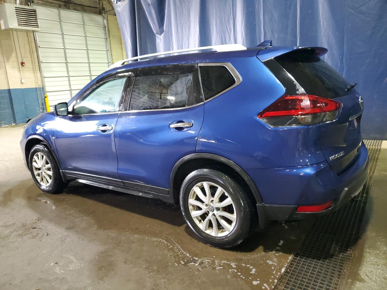5N1AT2MT3JC735093 2018 NISSAN ROGUE - Image 2