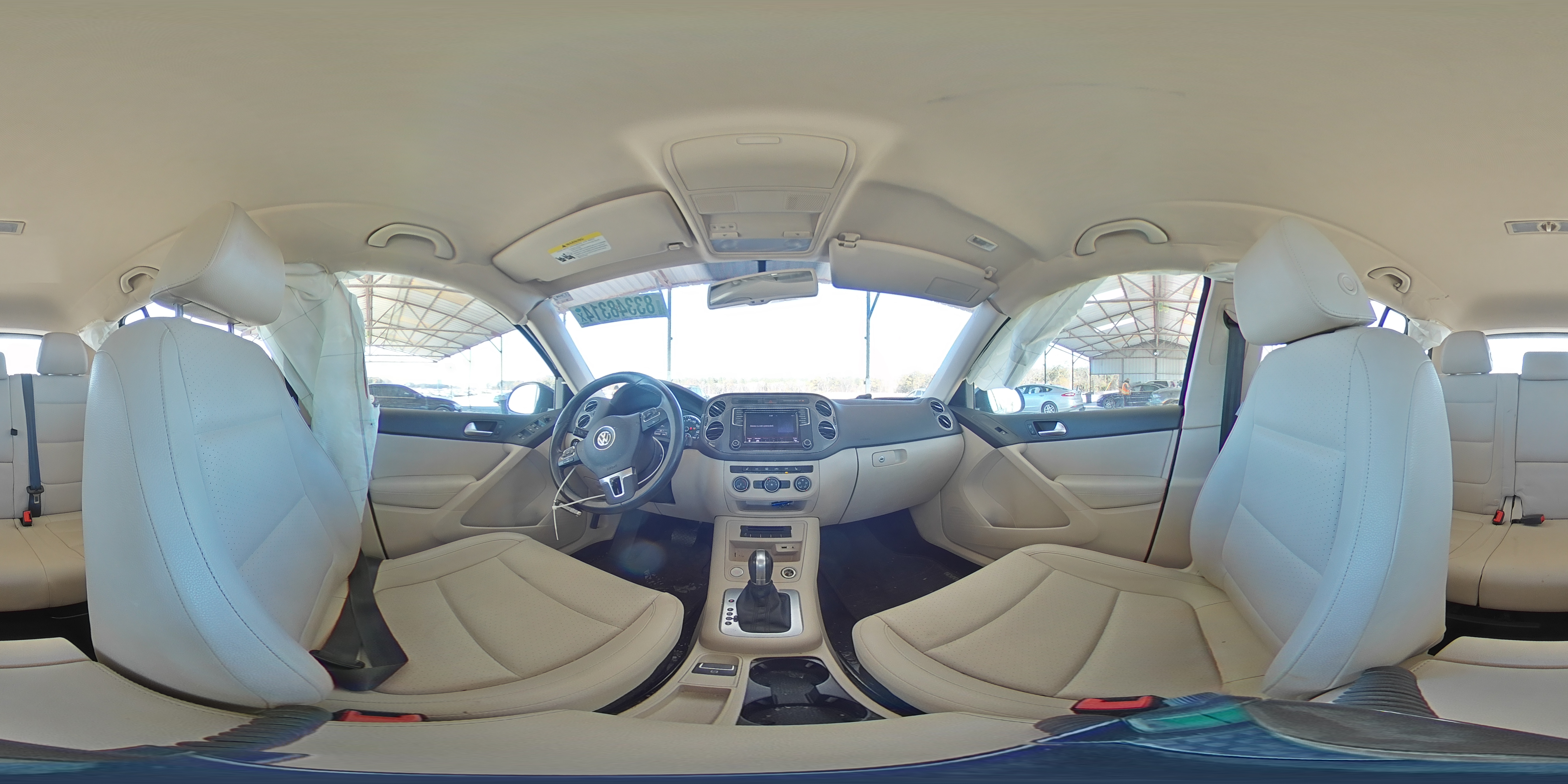 2017 Volkswagen Tiguan - Image 14