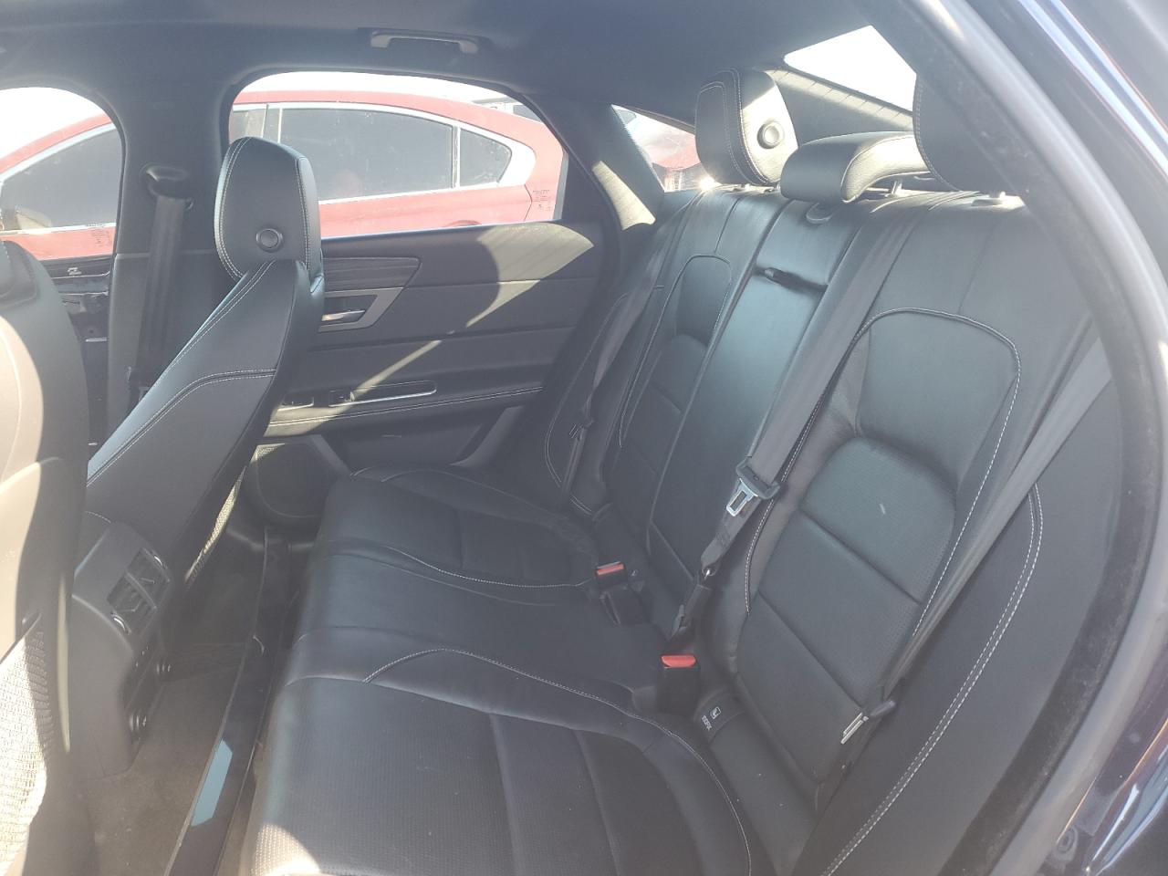 2017 Jaguar XF - Image 10