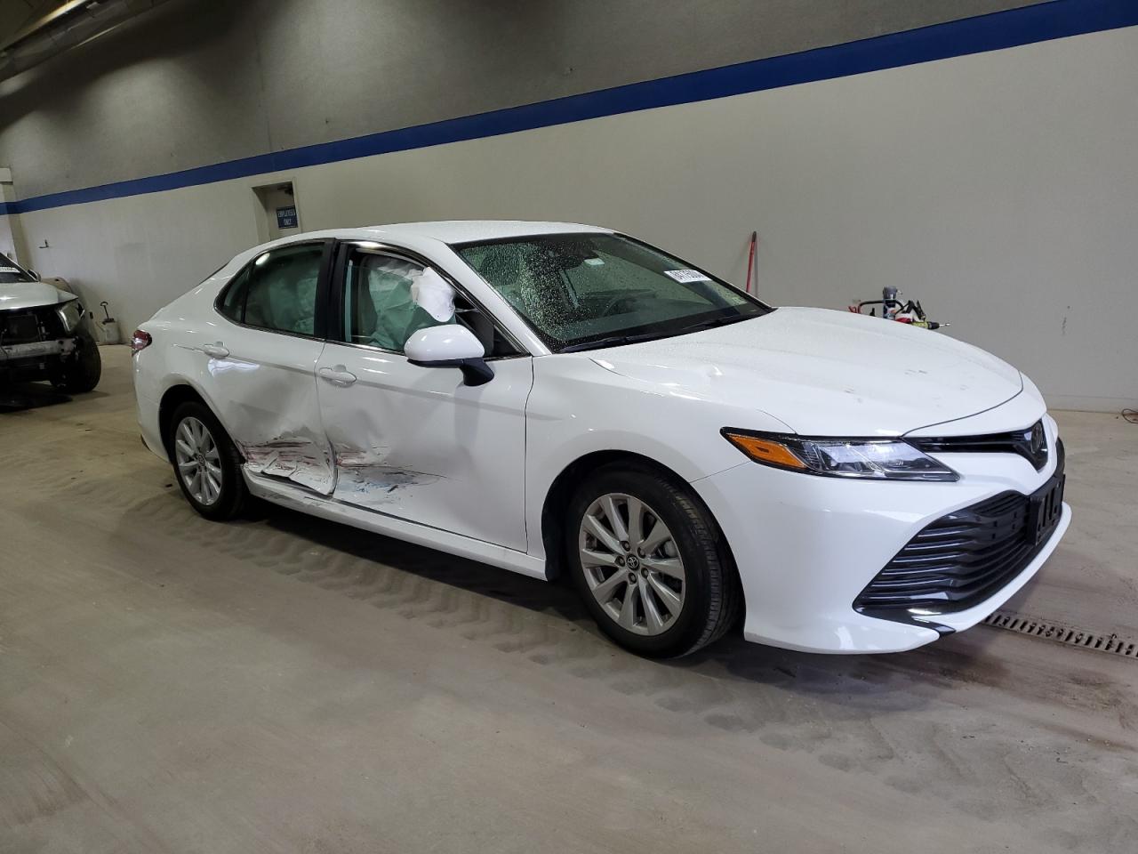 VIN 4T1B11HK2KU834537 2019 TOYOTA CAMRY no.4