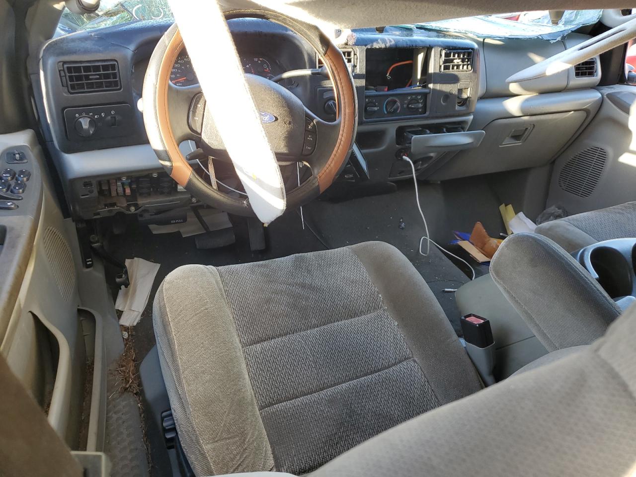 2004 Ford F250 - Image 8