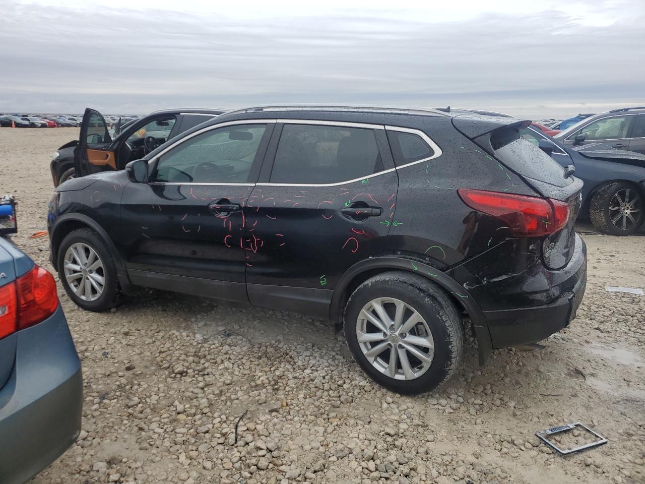 2017 Nissan Rogue - Image 2