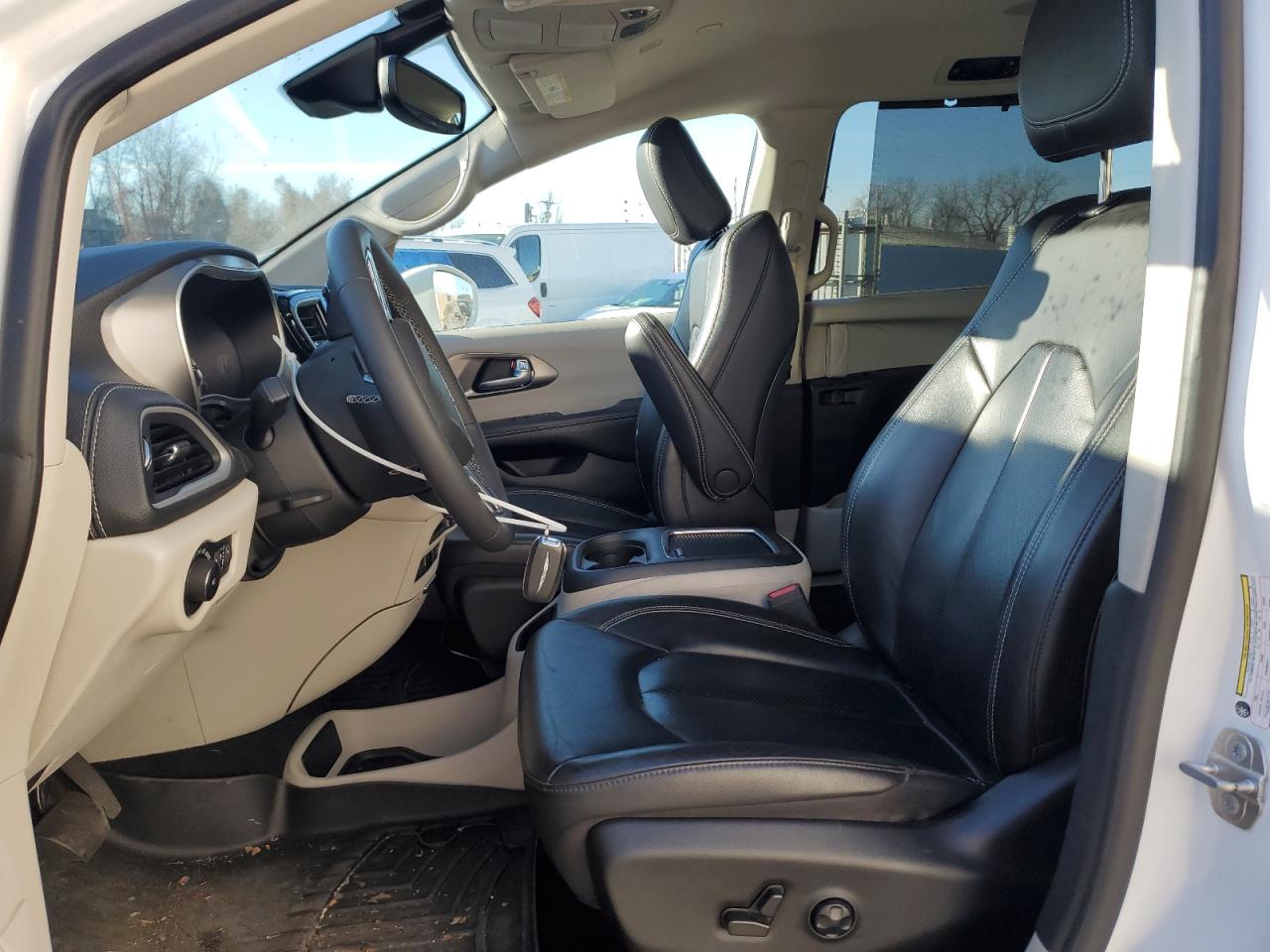 2022 Chrysler Pacifica - Image 7