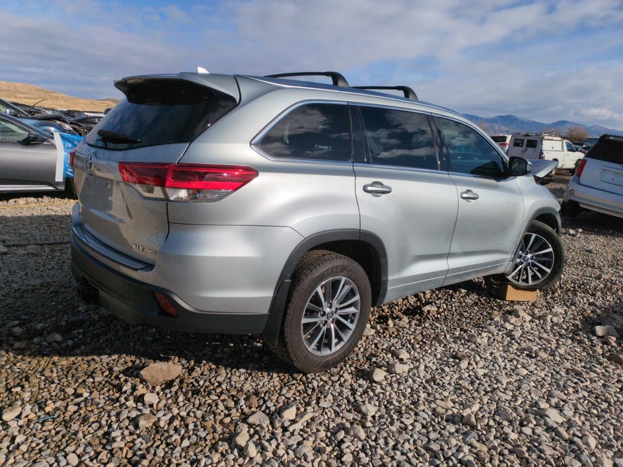 2018 Toyota Highlander - Image 3