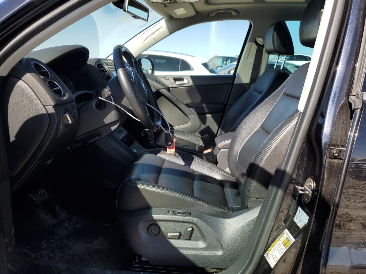 2017 Volkswagen Tiguan - Image 7