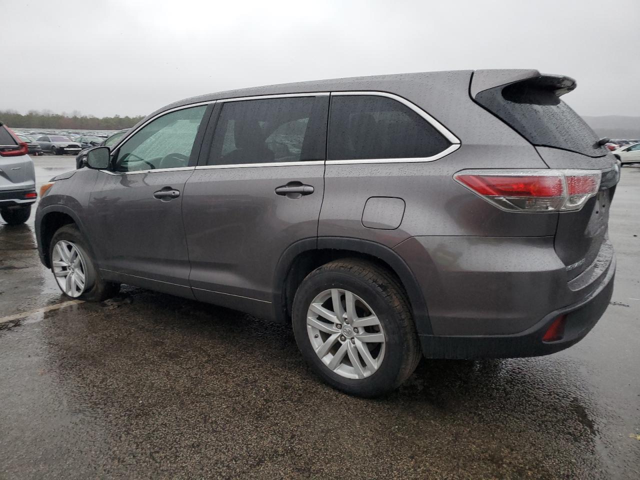 2015 Toyota Highlander - Image 2