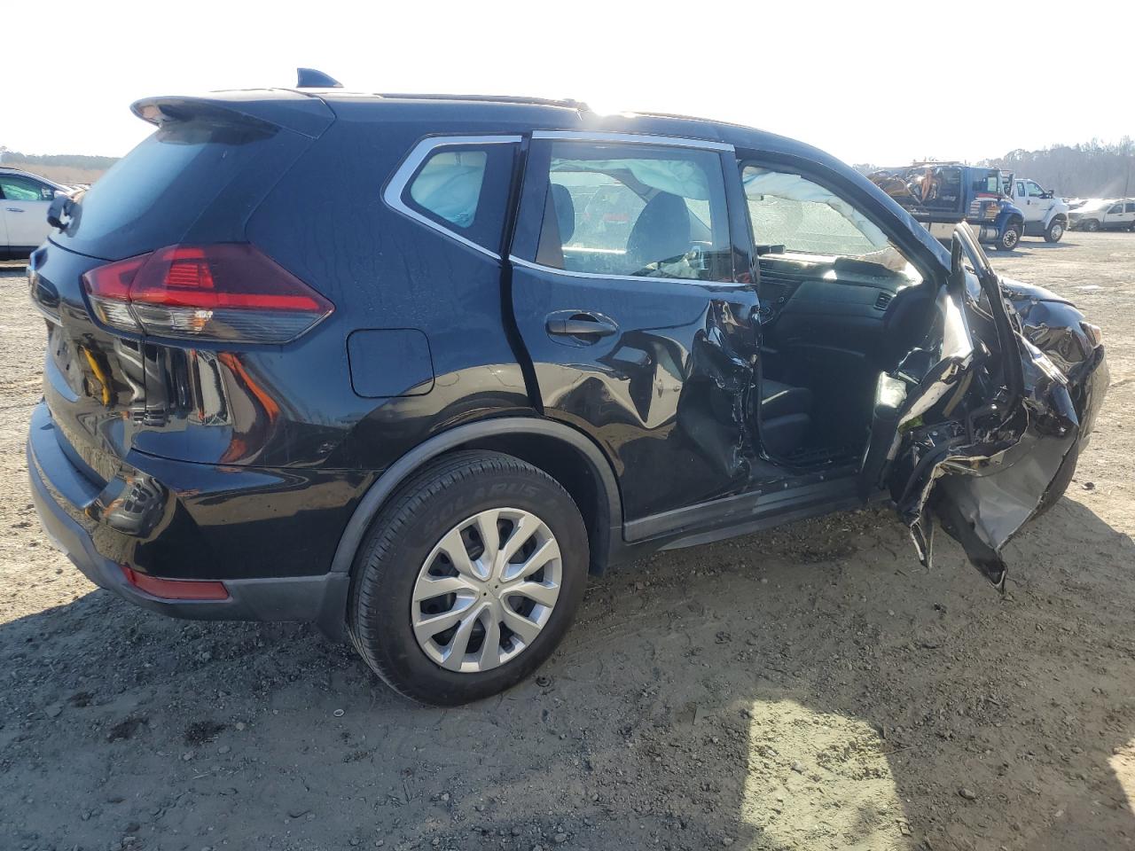 2018 Nissan Rogue - Image 3