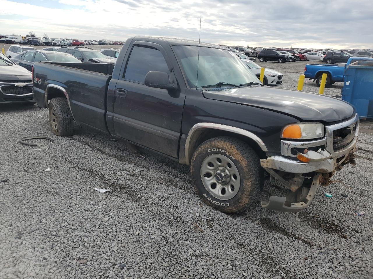 2006 GMC Sierra - Image 4