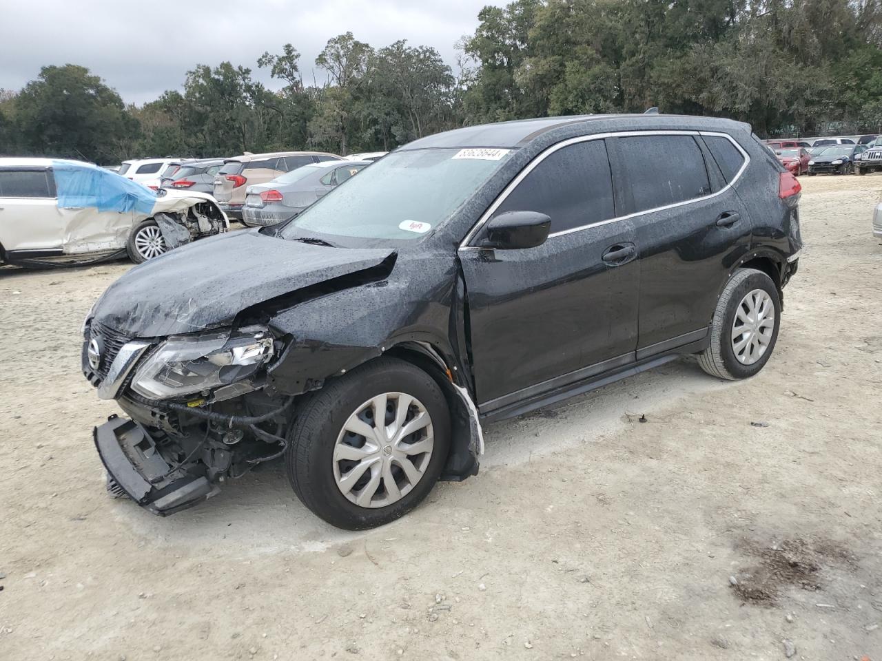 5N1AT2MT1HC792810 2017 NISSAN ROGUE - Image 1