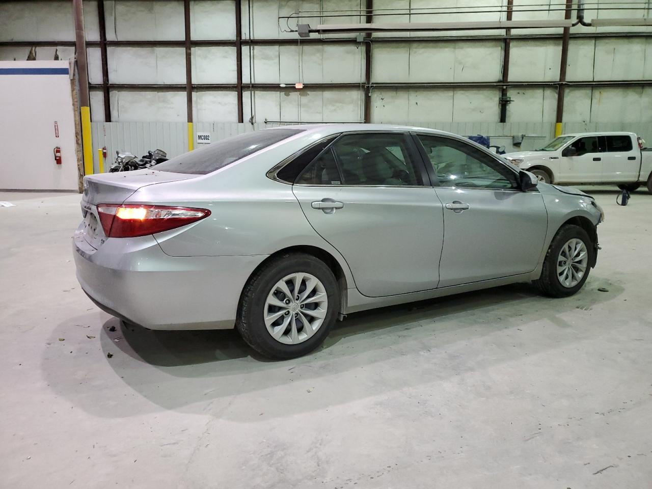 VIN 4T4BF1FK6GR553620 2016 TOYOTA CAMRY no.3