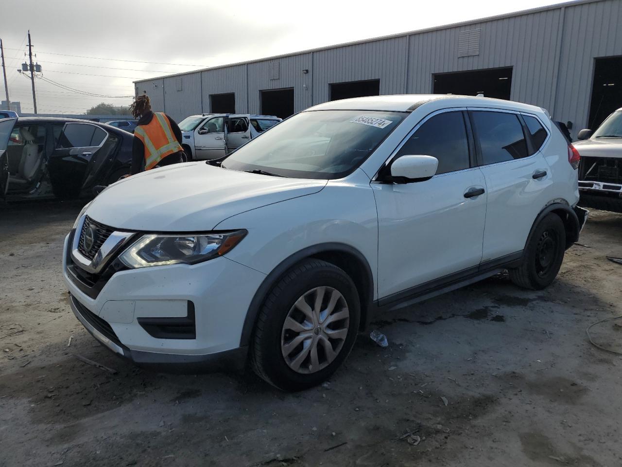 KNMAT2MT3JP565685 2018 NISSAN ROGUE - Image 1