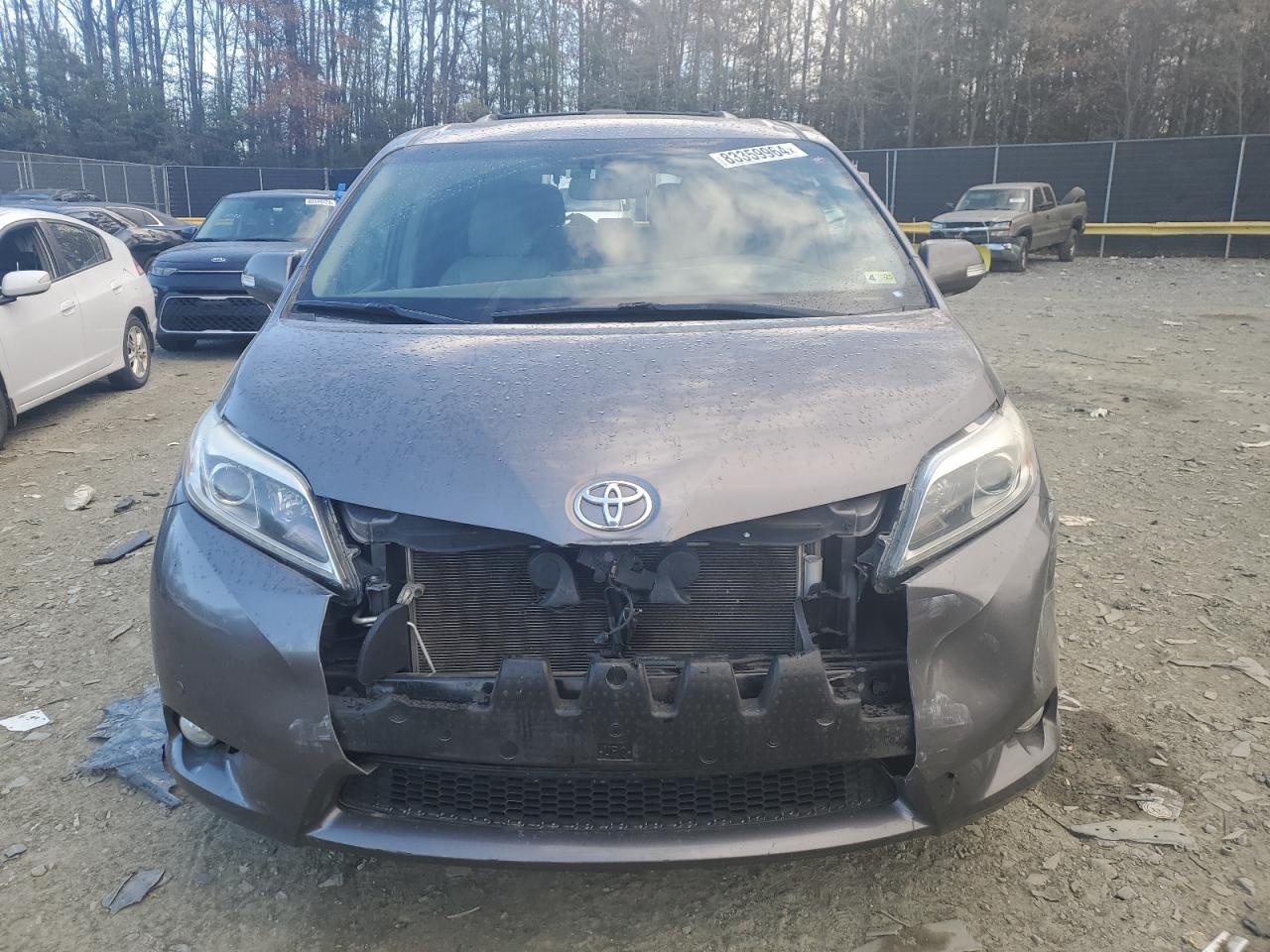 2015 Toyota Sienna - Image 5