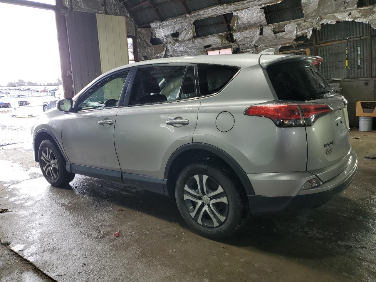 VIN JTMBFREV9JJ234794 2018 TOYOTA RAV4 no.2