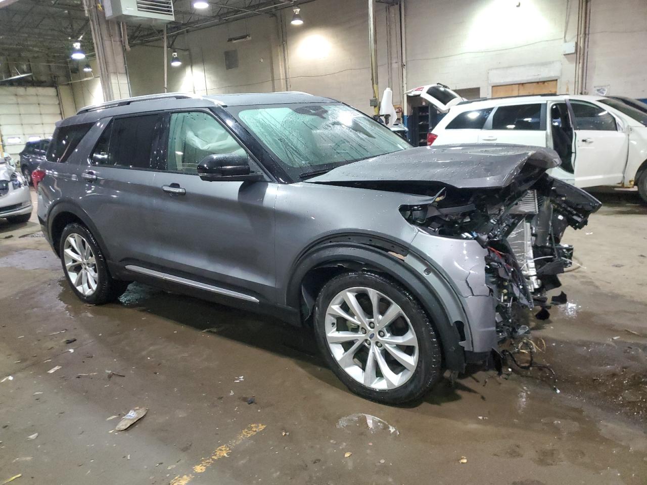 2022 Ford Explorer - Image 4