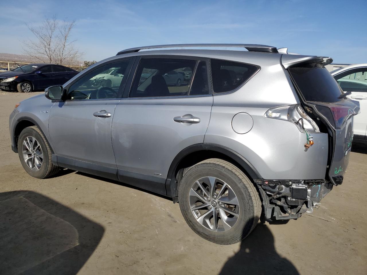 VIN JTMRJREV8HD075613 2017 TOYOTA RAV4 no.2