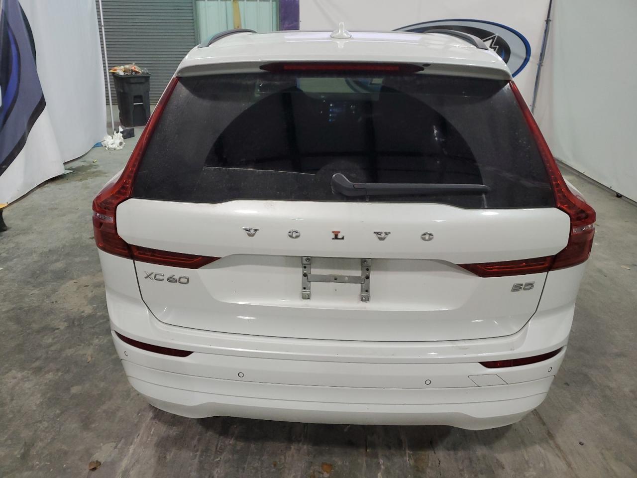 2022 Volvo XC60 - Image 6